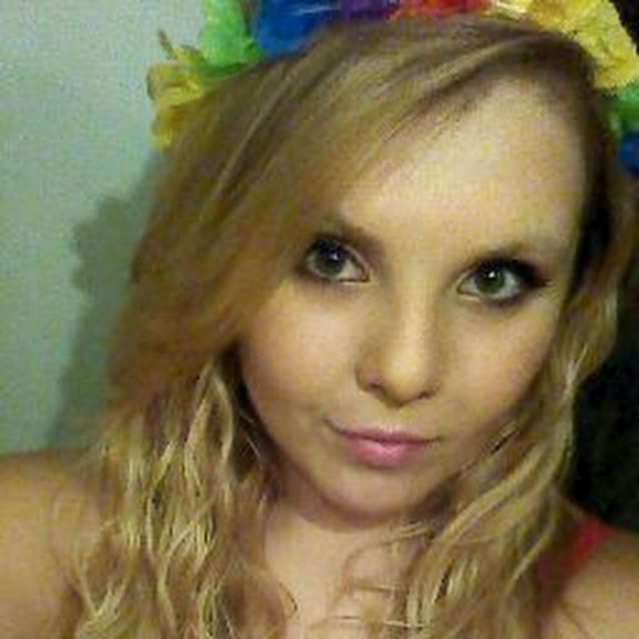 Meet your Posher, Katie - Picture 1 of 1